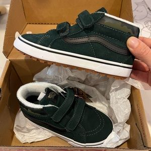 Vans 10T hunter green leather with camo accents. Primaloft insulated. Brand new